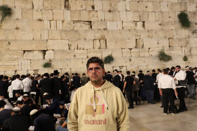 מרדכי לובעצקי (פריז צרפת)