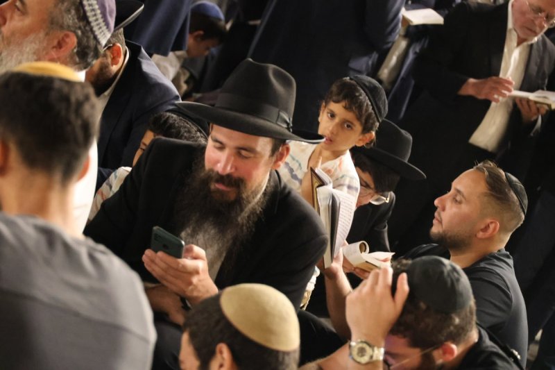 מרדכי לובעצקי (פריז צרפת)