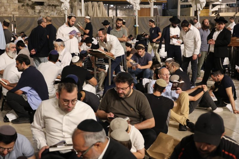 מרדכי לובעצקי (פריז צרפת)