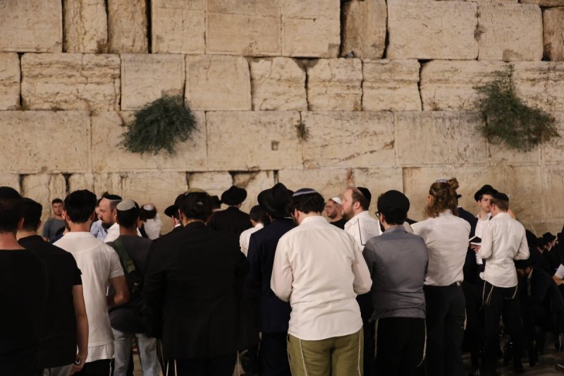 מרדכי לובעצקי (פריז צרפת)