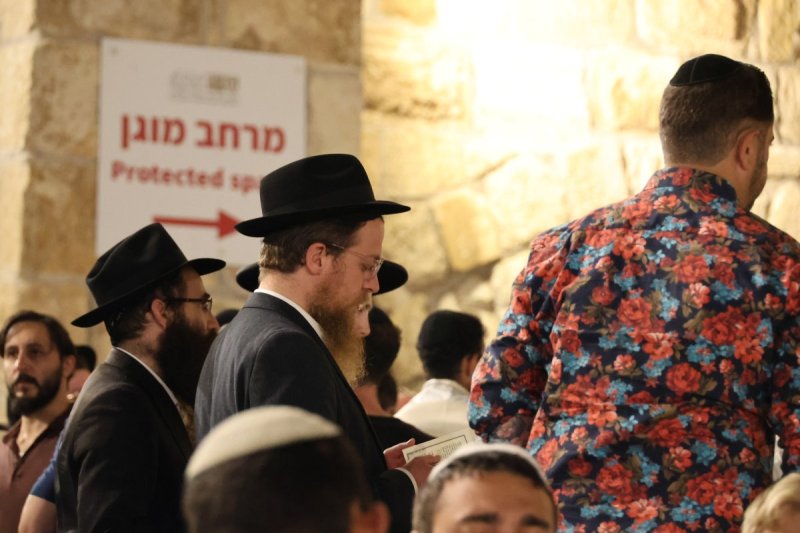 מרדכי לובעצקי (פריז צרפת)