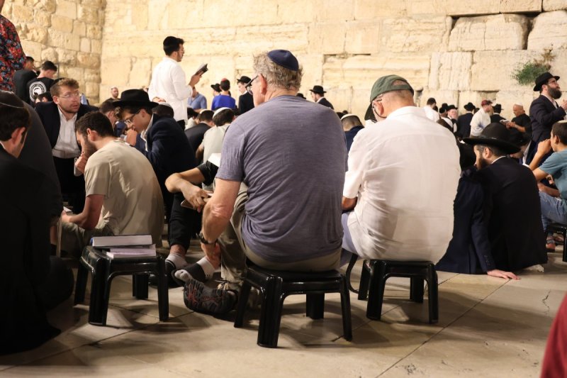 מרדכי לובעצקי (פריז צרפת)