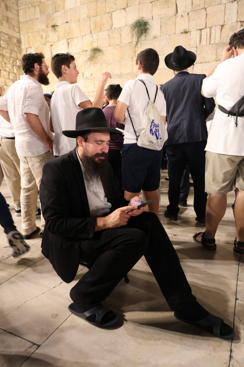 מרדכי לובעצקי (פריז צרפת)