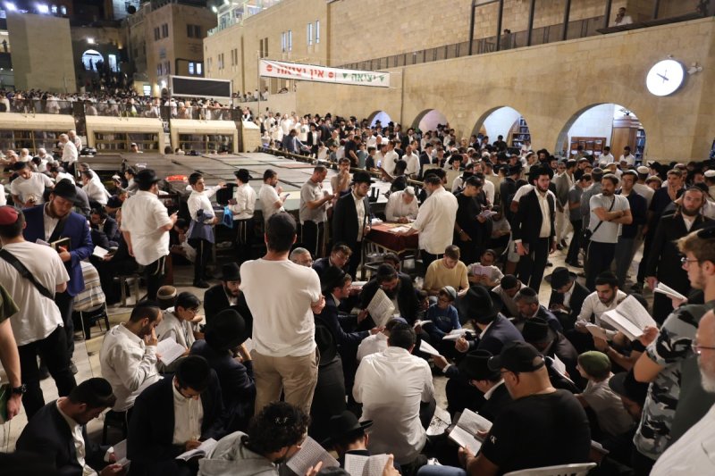 מרדכי לובעצקי (פריז צרפת)