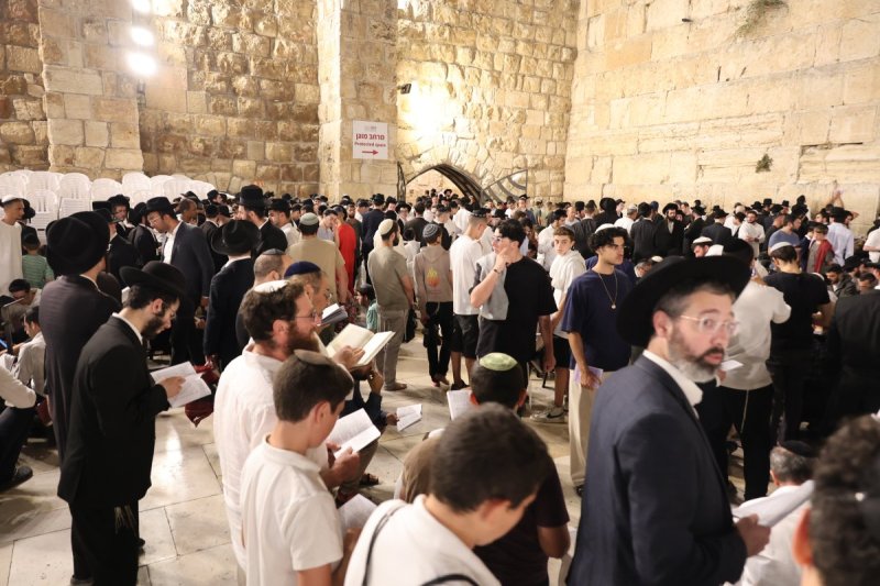 מרדכי לובעצקי (פריז צרפת)