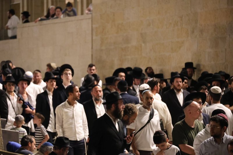 מרדכי לובעצקי (פריז צרפת)