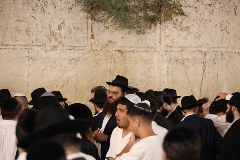 מרדכי לובעצקי (פריז צרפת)