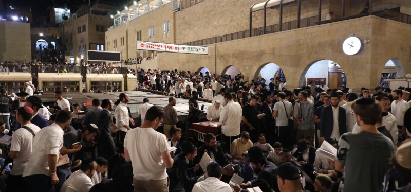 מרדכי לובעצקי (פריז צרפת)