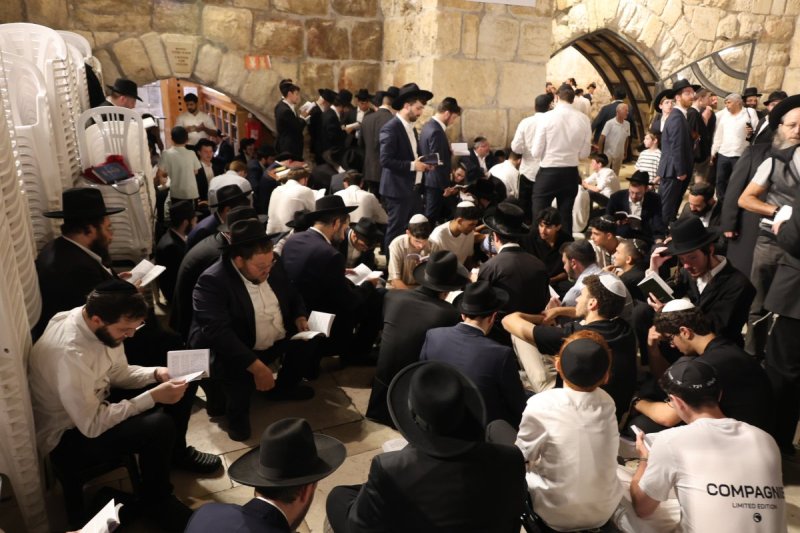 מרדכי לובעצקי (פריז צרפת)