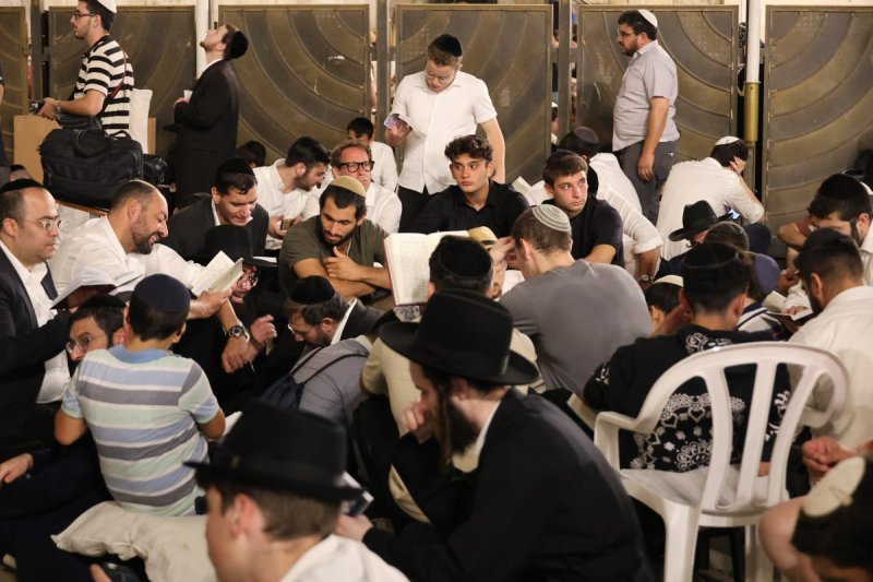 מרדכי לובעצקי (פריז צרפת)