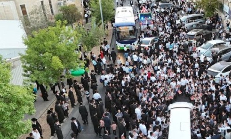מעמד שביתר טרם ראתה: אסירי עולם התורה התקבלו בתהלוכת ענק