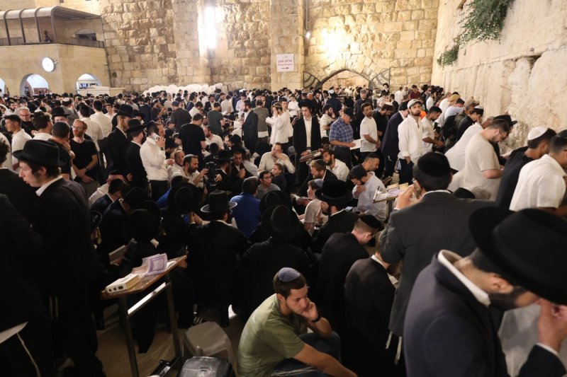 מרדכי לובעצקי (פריז צרפת)