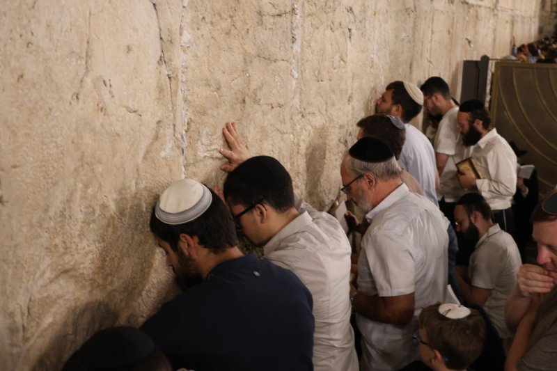 מרדכי לובעצקי (פריז צרפת)