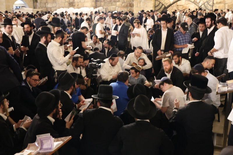 מרדכי לובעצקי (פריז צרפת)