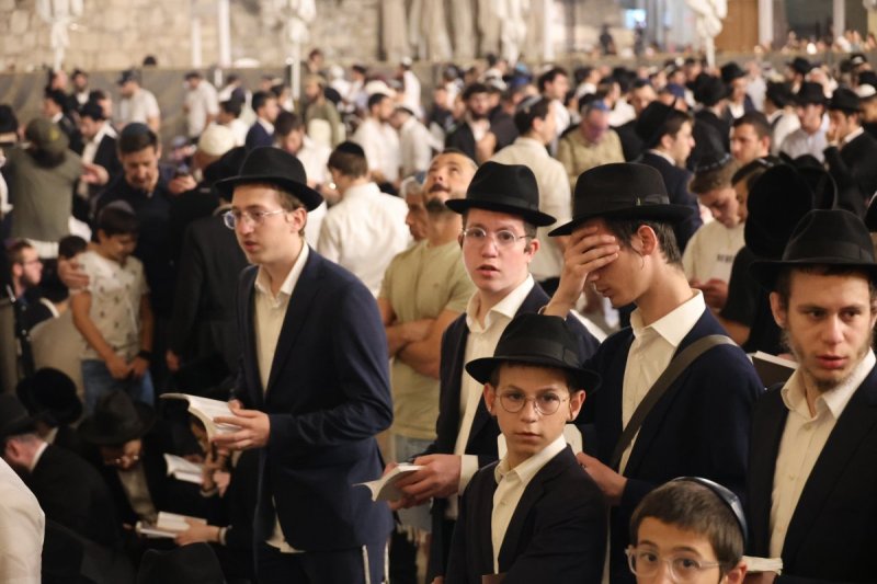 מרדכי לובעצקי (פריז צרפת)