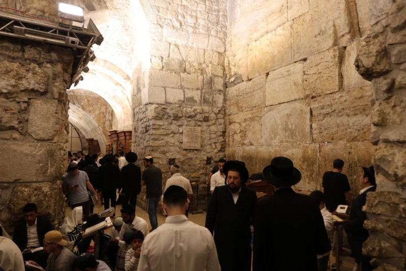 מרדכי לובעצקי (פריז צרפת)