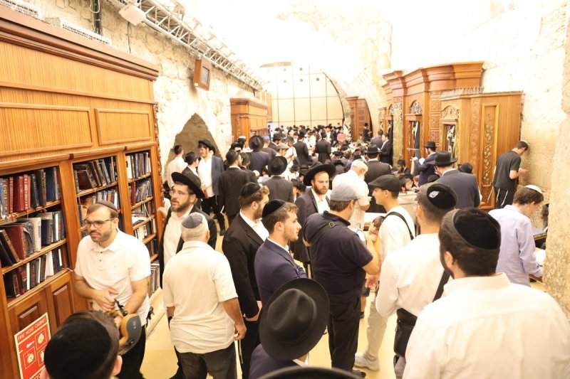 מרדכי לובעצקי (פריז צרפת)