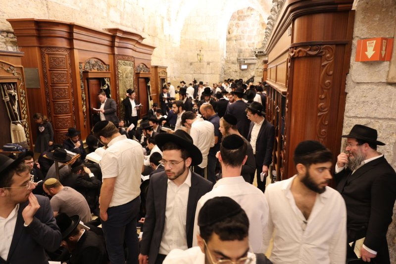 מרדכי לובעצקי (פריז צרפת)