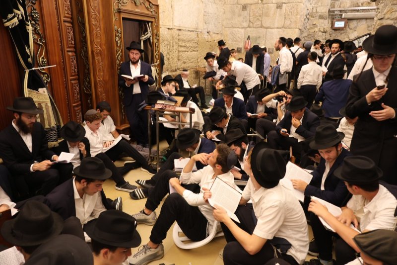 מרדכי לובעצקי (פריז צרפת)