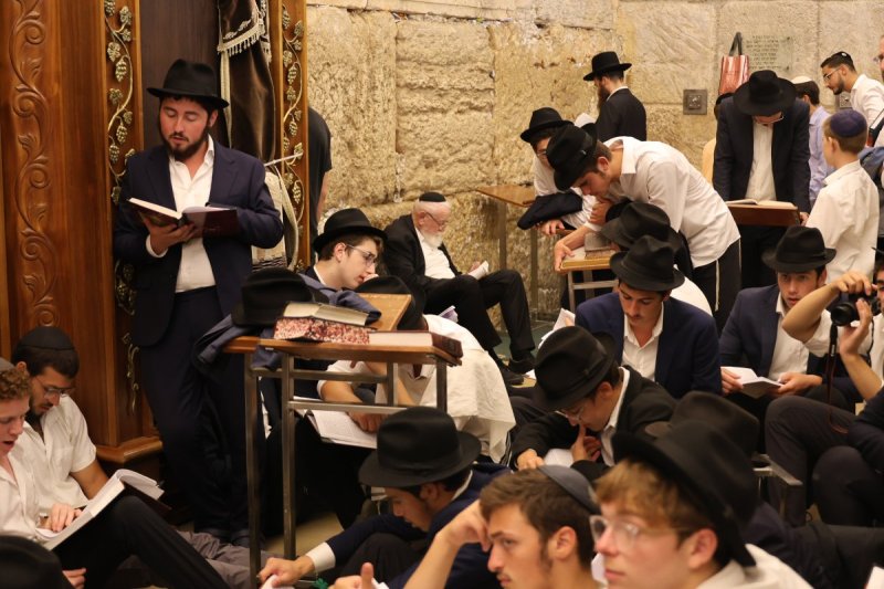 מרדכי לובעצקי (פריז צרפת)