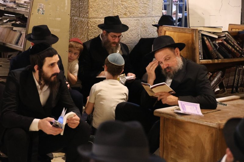 מרדכי לובעצקי (פריז צרפת)