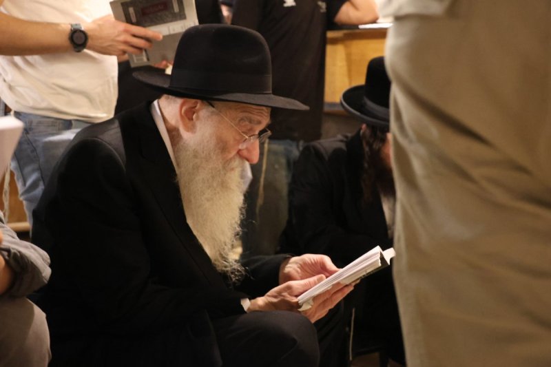 מרדכי לובעצקי (פריז צרפת)