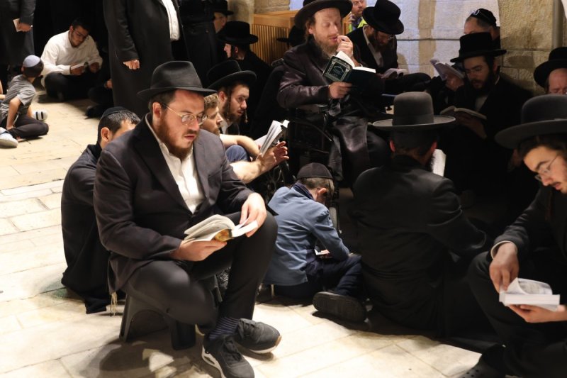 מרדכי לובעצקי (פריז צרפת)