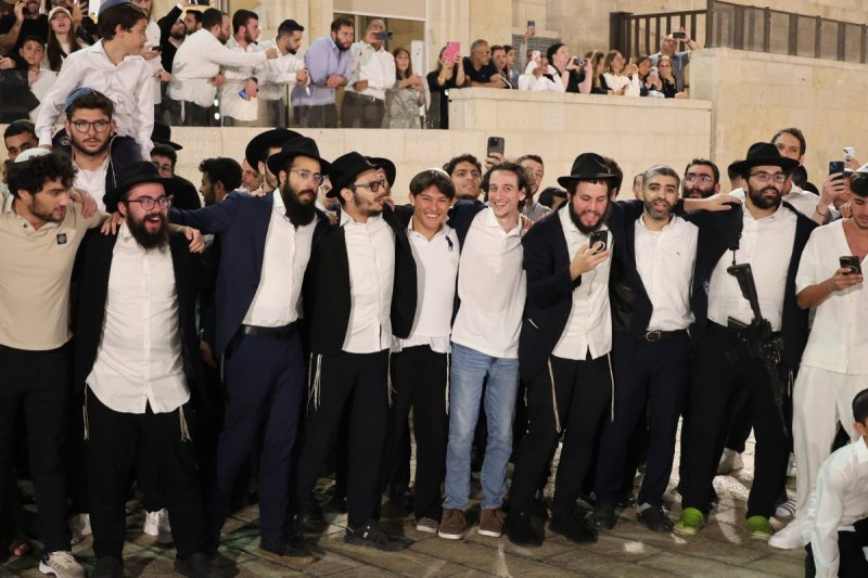 מרדכי לובעצקי (פריז צרפת)