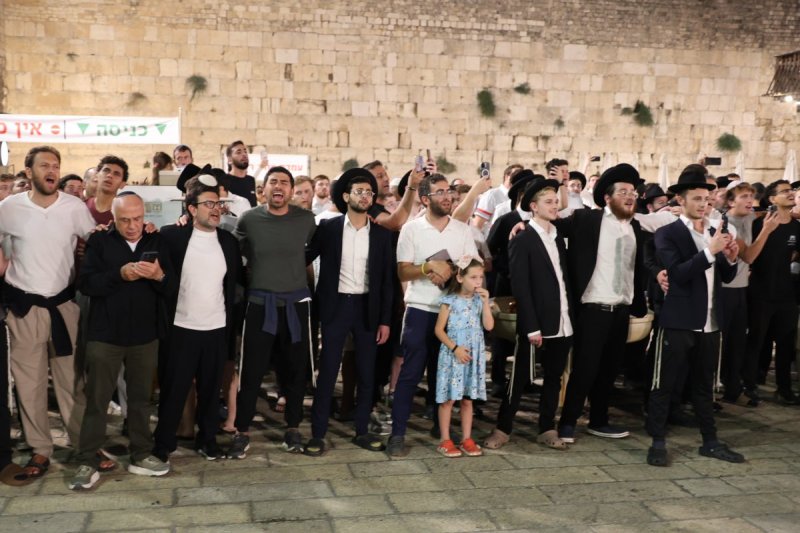 מרדכי לובעצקי (פריז צרפת)