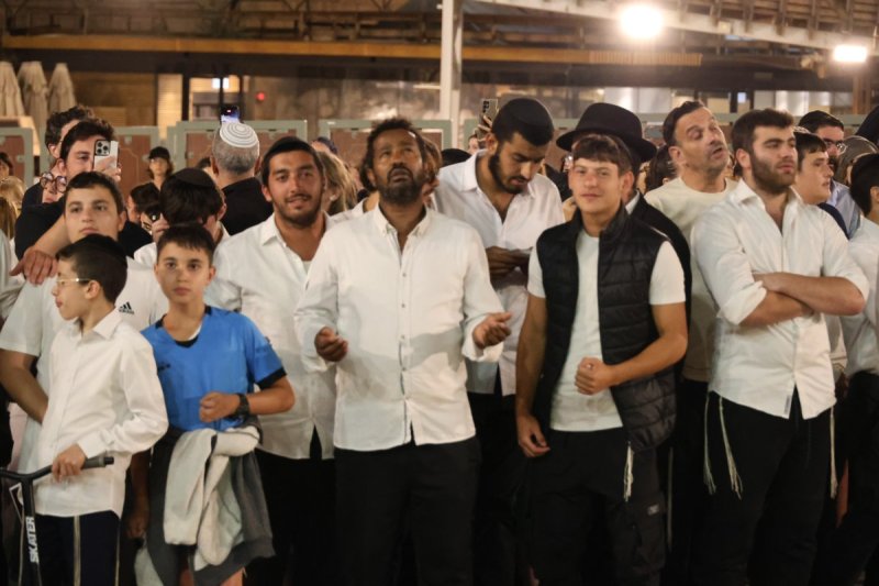 מרדכי לובעצקי (פריז צרפת)