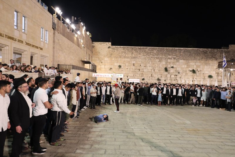 מרדכי לובעצקי (פריז צרפת)