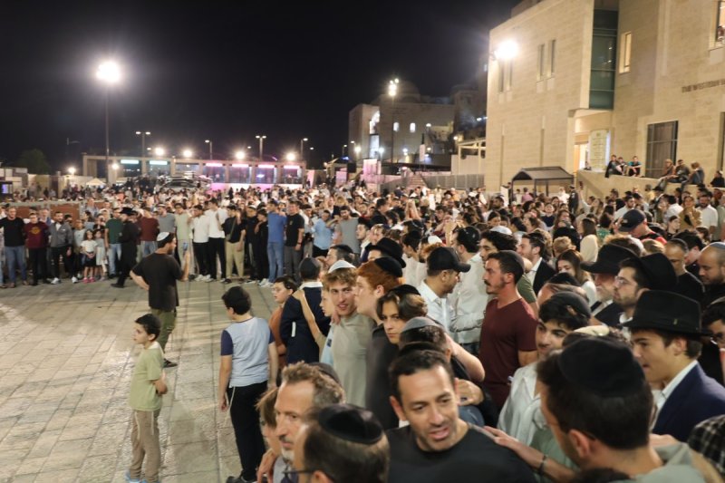 מרדכי לובעצקי (פריז צרפת)