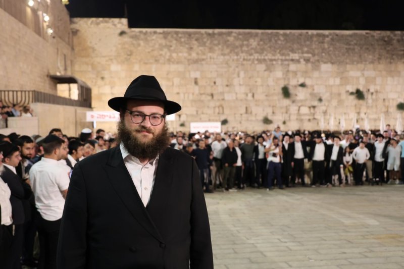 מרדכי לובעצקי (פריז צרפת)