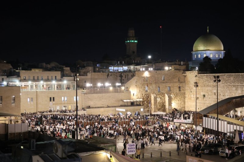 מרדכי לובעצקי (פריז צרפת)