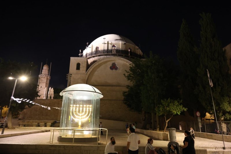 מרדכי לובעצקי (פריז צרפת)