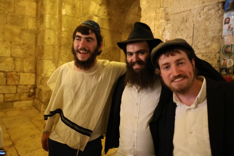 מרדכי לובעצקי (פריז צרפת)