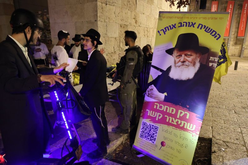 מרדכי לובעצקי (פריז צרפת)