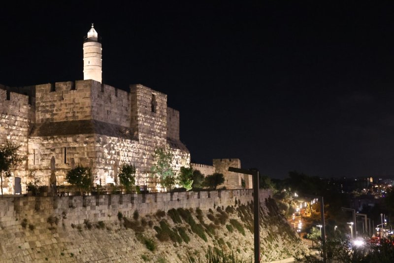 מרדכי לובעצקי (פריז צרפת)