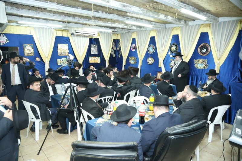 באדיבות המצלם