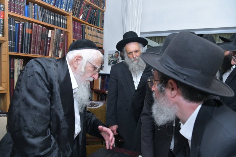 באדיבות המצלם