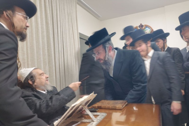 באדיבות המצלם