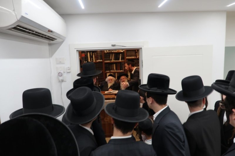 באדיבות המצלם