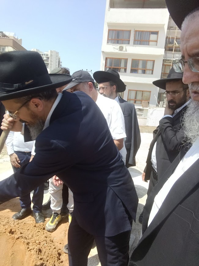 באדיבות המצלם