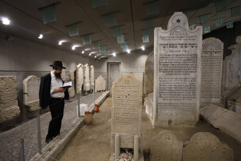 מרדכי לובעצקי