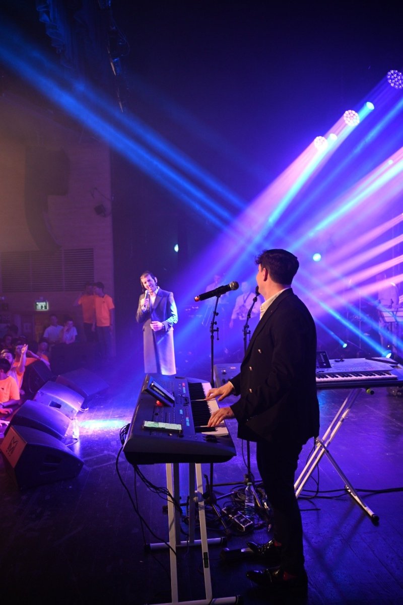 באדיבות המצלם