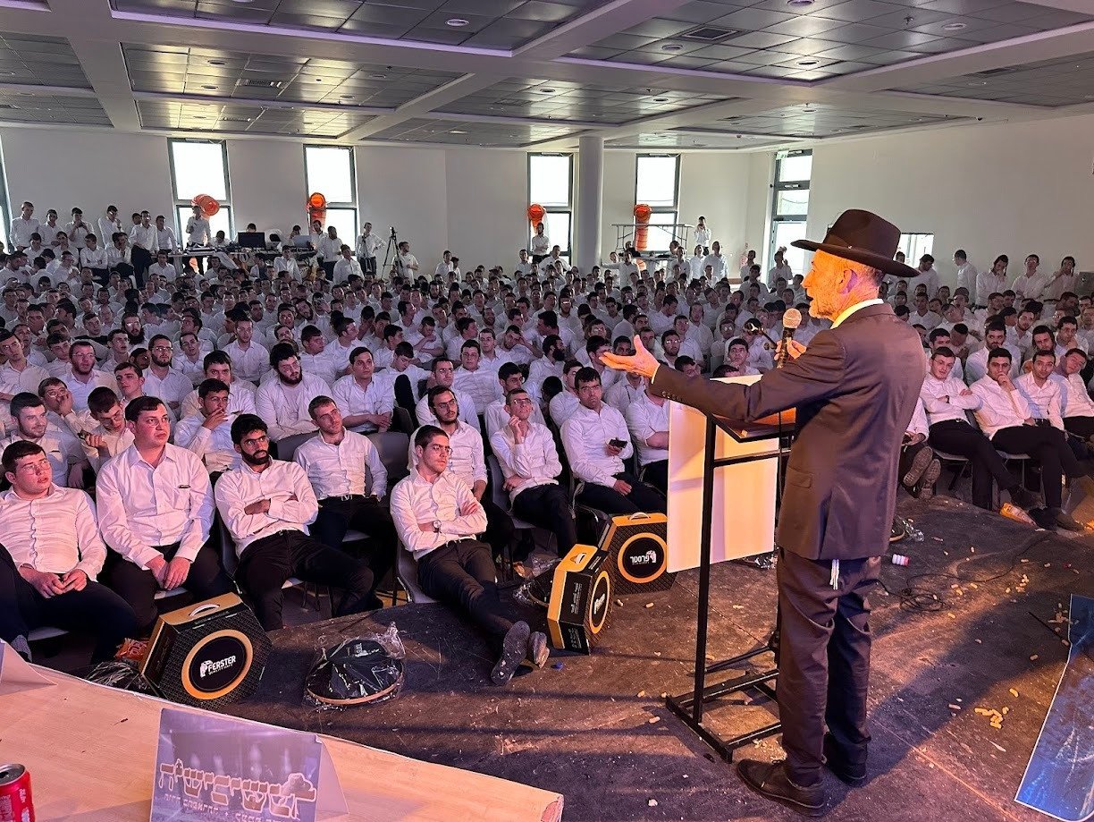 באדיבות המצלם