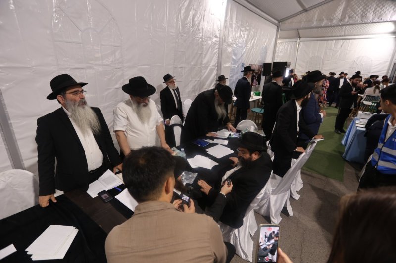 מרדכי לובעצקי