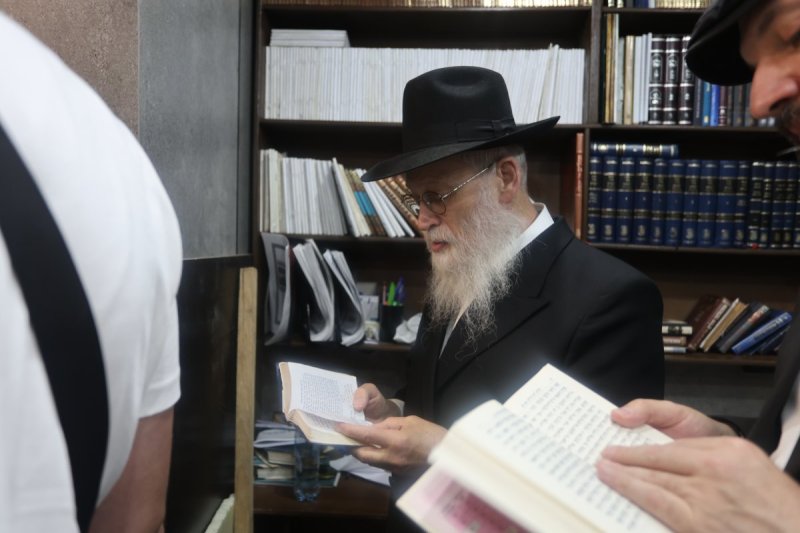 מרדכי לובעצקי