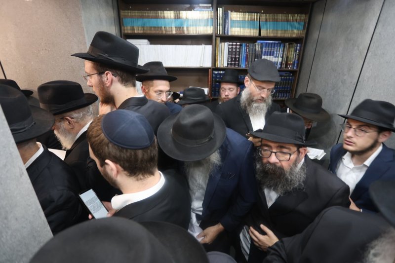 מרדכי לובעצקי