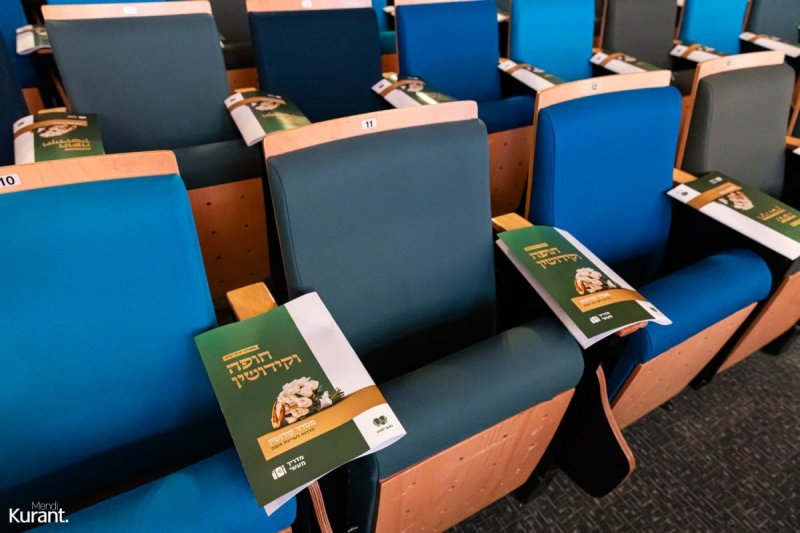 מענדי קורנט